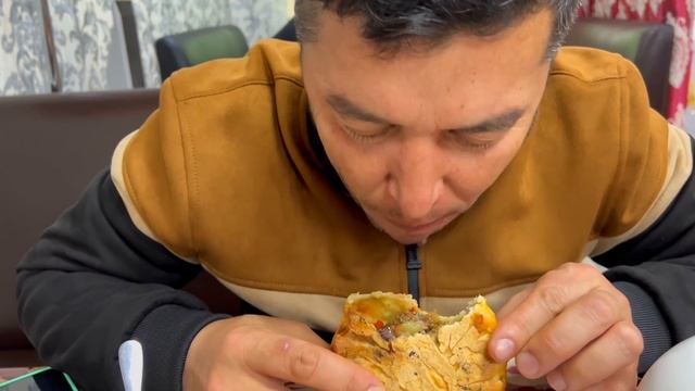 Уличная Еда!!!Как Узбеки готовят самсу в Москве!!!Москва. смотреть онлайн