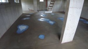 Полусухая стяжка в цокольном этаже. ровнитель пола. теплые полы. Строительство монолитного дома