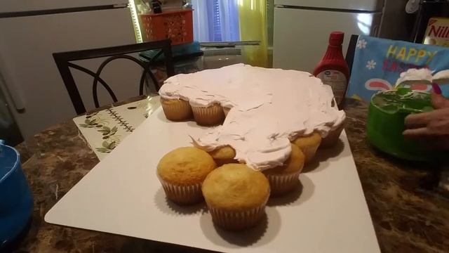 Vanilla cupcake shape of a number six with strawberry whipping icing and sprinkles on top смотреть онлайн