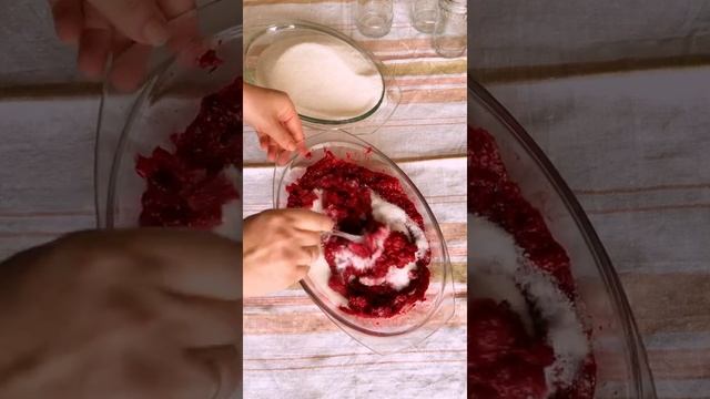 Малина перетертая с сахаром на зиму, без ВАРКИ!!!Вкусно и полезно.?Dulciata din zmeura cu zahar. смотреть онлайн
