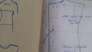 Как раскроить блузку без выкройки, сразу на ткани цельнокроенный рукав.