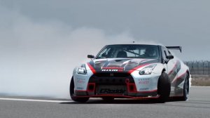 Nissan GT-R вошел в дрифт на скорости 304.96 км/ч