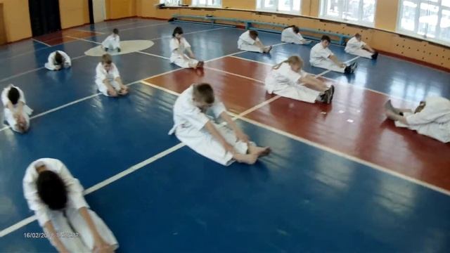 СФП #43 Растяжка. Упражнение ноги вместе, наклоны вперёд в Кёкусинкай карате смотреть онлайн