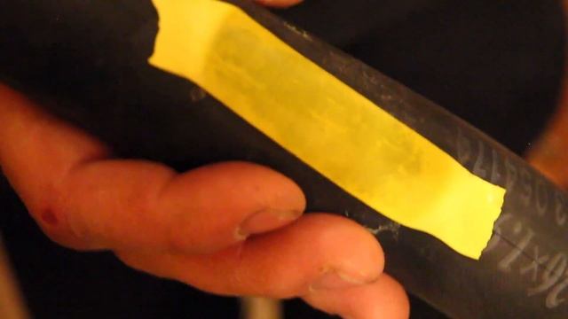 Что делать, если нечем заклеить велосипедную камеру. Невероятно но факт - поможет изолента. Лайфхак смотреть онлайн