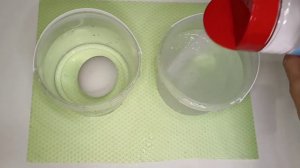 Эксперимент с яйцом и солëной водой.