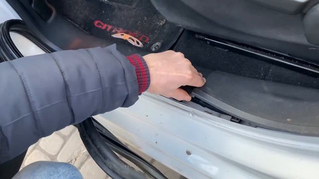 Citroen C3 Picasso , замена уплотнителя водительской двери смотреть онлайн