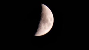 Celestron astromaster 90az 달 관측 영상 1