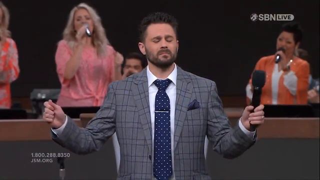 Let Your Living Water Flow (LIVE) - Family Worship Center Singers смотреть онлайн