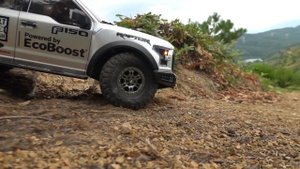 TRACTION HOBBY 1/8 FORD F-150 ll Unboxing & Off-Road Adventure
