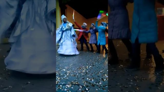 Праздник в Каменском. Танцуют девчонки. 2017 год. смотреть онлайн