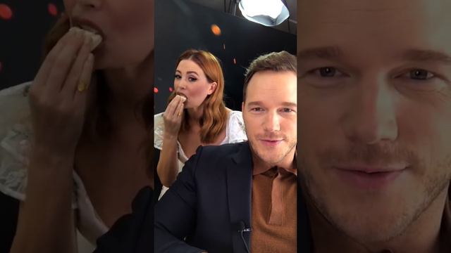 CHRIS PRATT TRIES DURIAN CHIPS WITH BRYCE DALLAS HOWARD AND YVETTE KING! #WHATSMYSNACK