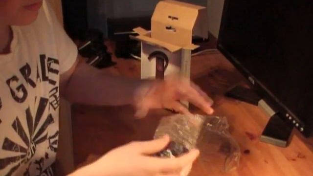 Unboxing Official Sony PS3 Wireless Bluetooth Headset (Released 28/11/2008) (Recorded 04/12/2008) смотреть онлайн