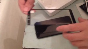 Поклейка защитного стекла с AliExpress на смартфон Xiaomi Redmi 6A