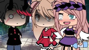 К моему парню начала катить какая-то полудо)(л@я косатка...💢🙄