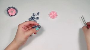 Цветы из атласных лент.Мастер класс резинки для волос.