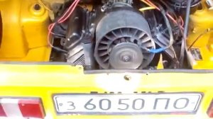 Ретро автомобіль ЗАЗ 968 жовтого кольору, звук двигуна