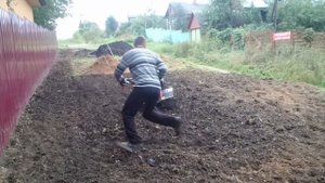 Готовим землю под газон