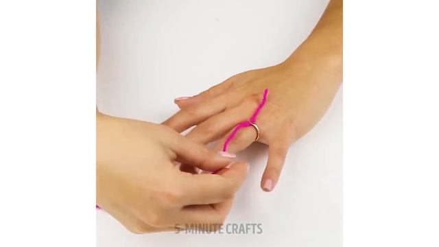 14 ПОТРЯСАЮЩИХ ПОДЕЛОК ИЗ ПРЯЖИ, КОТОРЫЕ НУЖНО ПОПРОБОВАТЬ СДЕЛАТЬ смотреть онлайн