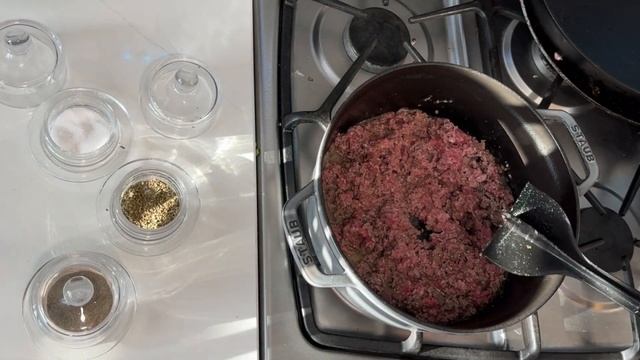 Staub Cast Iron 4-qt Round Cocotte | Our Point Of View смотреть онлайн