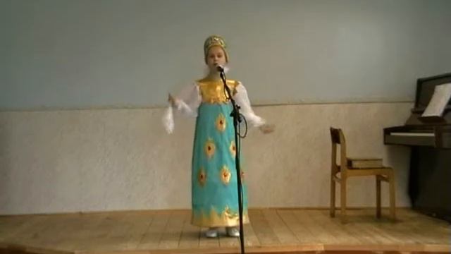 Катя Щеголькова 8лет. песня"Я на камушке сижу" смотреть онлайн