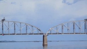 Железнодорожный мост через реку Зея