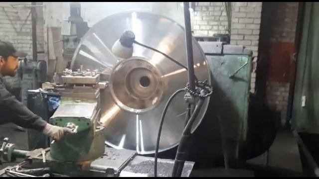 Токарные работы большого диаметра.