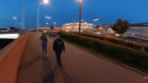 Прогулка по набережной Макарова в Санкт-Петербурге