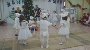 Утренник в детском саду. Танец белых медведей