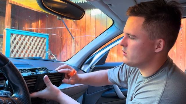 Как на BMW 1 series E87 снять дефлектора воздушные? смотреть онлайн