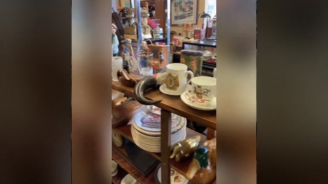 A little trip to an antique shop ? смотреть онлайн