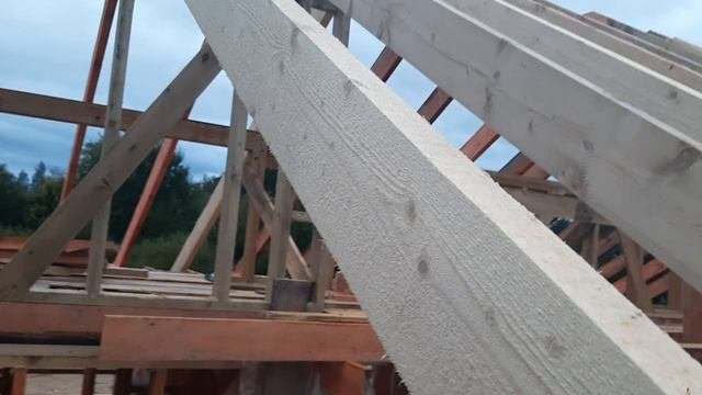 Установка стропильной системы.