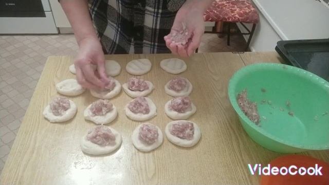 Как я заворачиваю пирожки..?Булочки с конфетами.