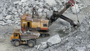 Работа БЕЛАЗов в карьере, ЭКГ-5А погрузка БелАЗ-7547