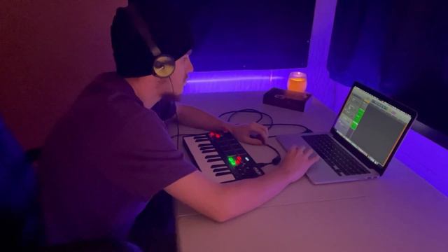 Live Looping in Lavender Town (AKAI MPK Mini Play / GarageBand) смотреть онлайн