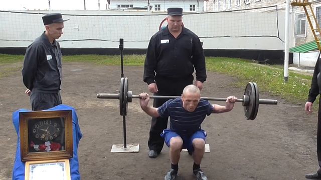 Максимальное количество приседаний со штангой 80 кг за 5 минут смотреть онлайн