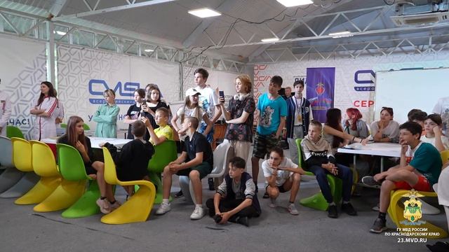 Сотрудники краевого главка провели для ребят из Всероссийского детского центра «Смена» мероприятие.