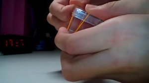 Фокус под названием Мячик сквозь стеклянную коробочку)))