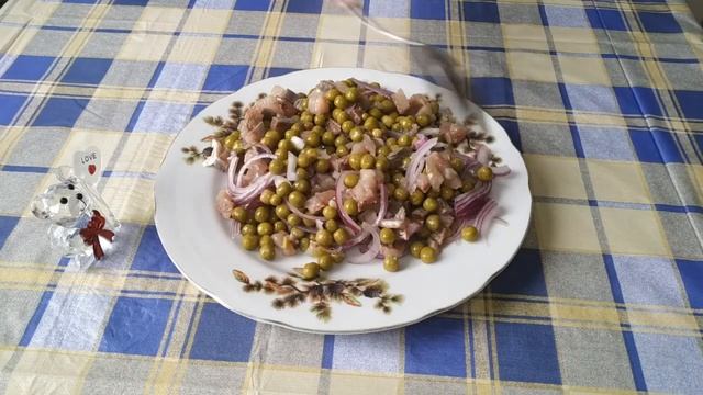 Селедка с горошком за 5 минут, + соус из рассола от горошка