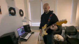 Gibson Les Paul vs Fender Stratocaster (distortion test)