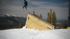 Русские парни в Калифорнии катают на сноуборде
