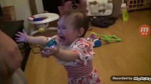 РЕБЁНОК ПЛАЧЕТ ТЕЛЕФОН ЗВОНИТ