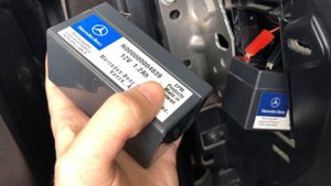 Mercedes E350 W212 auxiliary battery location and malfunction DIY fix! Step by step replacement!