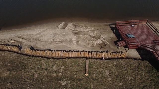 Берегоукрепление сваями