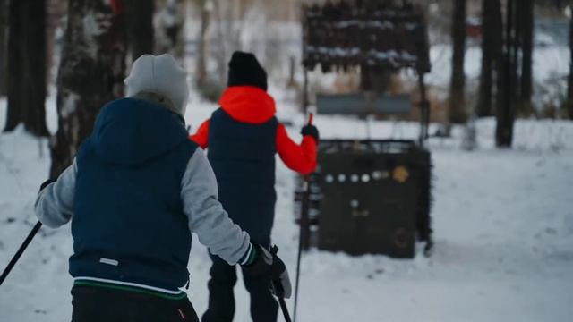 Катаемся на лыжах в парке «Severin» смотреть онлайн