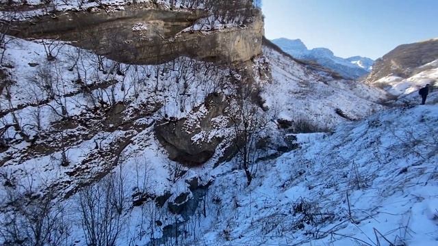 Северная Осетия. Маршрут для туристов. Пещера. Водопад Кольцо. Карцинское ущелье. Владикавказ смотреть онлайн