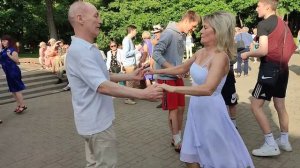 3.07.23г..."Ай да Страна!!!"... звучит на танцполе в Гомельском парке...