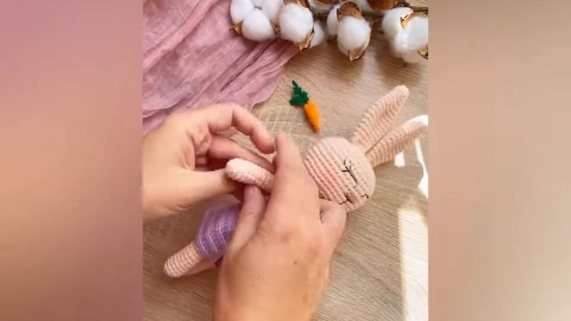 Вязаное платье крючком для Сплюшки Зайки смотреть онлайн