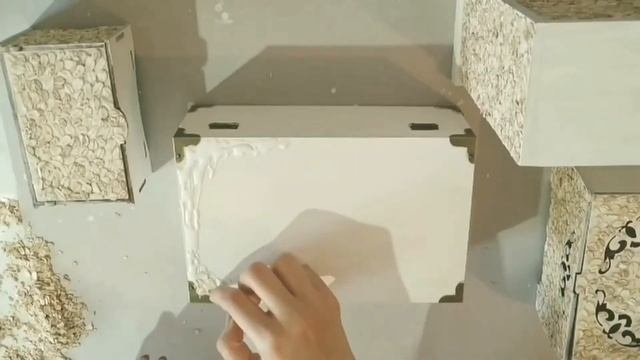 Объемный декупаж. Шаг 2.1 Создание рельефа мюслями