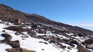 Восхождение на гору Арагац в Армении. шикарный вид на Арарат