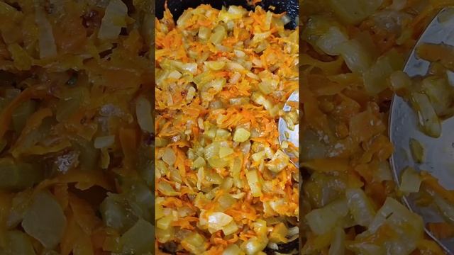 Салат из куриной печени с солёными  огурцами#вкусно #просто